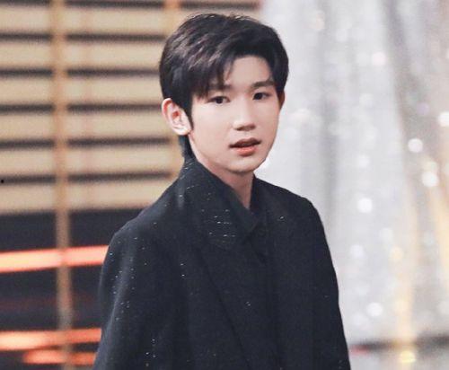 杨紫和王源最新爆料是真的吗,真相揭晓，是真是假引热议  第2张